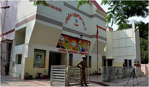 ‘திமுக Vs பாஜக’ ஆக மாறிவிட்டது அரசியல் களம்: தமிழக பாஜக சொல்லும் ‘லாஜிக்’
