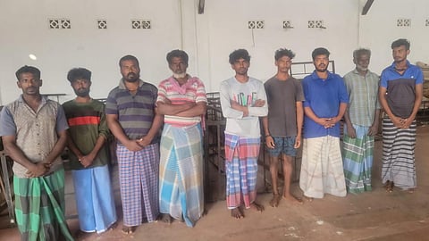 கைதான 17 மீனவர்களில் சிலர் | படம்: சிறப்பு ஏற்பாடு.