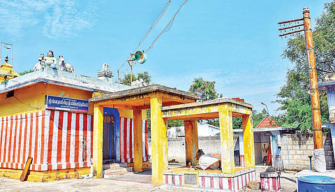 நிலக்கோட்டை அருகே மன்னவராதி கிராமத்தில் உள்ள பழமையான மல்லீஸ்வரர் கோயில் | படங்கள்: நா.தங்கரத்தினம்