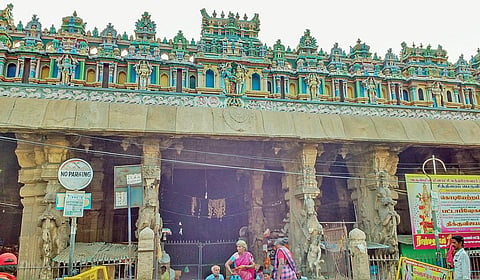 சைவ - வைணவத்தின் ஒற்றுமையை நிலைநிறுத்தும் மீனாட்சி திருக்கல்யாண சிற்பங்கள்!
