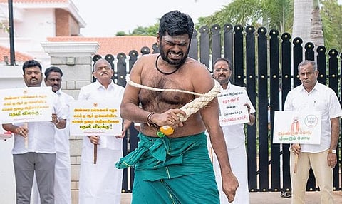 அண்ணாமலை செயலும், நெட்டிசன்களின் ‘சாட்டையடி பதிவு’ம்!