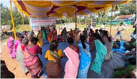 டங்ஸ்டன் திட்டத்தை ரத்து செய்யக்கோரி மேலூர் அருகே பெண்கள் நூதனப் போராட்டம்