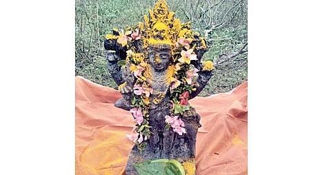 பேராவூரணி அருகே காட்டாற்றில் கண்டெடுக்கப்பட்ட காலபைரவர் கற்சிலை