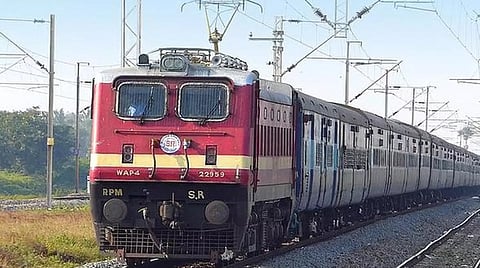 தெற்கு ரயில்​வே​யில் பல்வேறு வழித்தடங்களில் 128 விரைவு ரயில்​களின் வேகம் அதிகரிப்பு