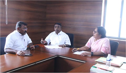 புதுச்சேரி பாஜக  நிர்வாக அமைப்பு தேர்தல் குறித்து கட்சி நிர்வாகிகளிடம் வானதி சீனிவாசன் ஆலோசனை நடத்தினார்.
