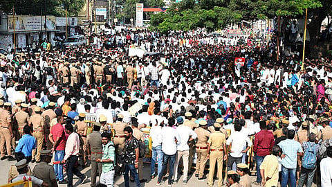 விவசாயிகள் பேரணிக்கு அனுமதி மறுப்பதா? - அரசியல் கட்சித் தலைவர்கள் கண்டனம்