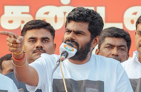 பல்லடம் அருகே 3 பேர் கொல்லப்பட்ட விவகாரம் தொடர்பாக திருப்பூர் கொடுவாய் அருகே நேற்று ஆர்ப்பாட்டத்தில் ஈடுபட்ட பாஜகவினர்.