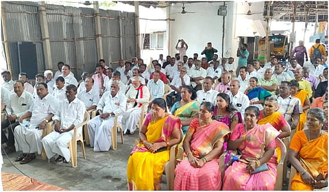புதுச்சேரியில் கட்டாய ஹெல்மெட் சட்டத்தை மறு பரிசீலினை செய்ய அதிமுக வலியுறுத்தல்