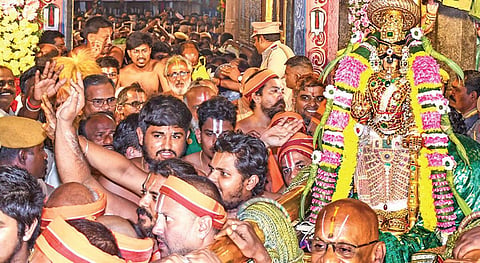 விண்ணைப் பிளந்த ‘ரங்கா.. ரங்கா’ கோஷம்: ஸ்ரீரங்கம் ரங்கநாதர் கோயில் சொர்க்கவாசல் திறப்பு சிறப்பம்சங்கள்!