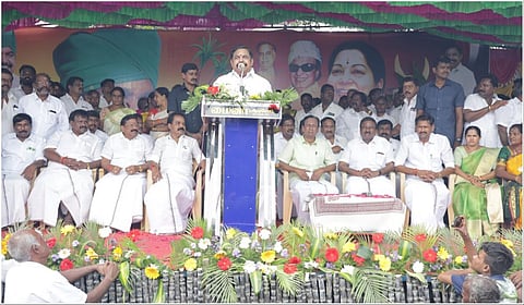 சேலம் மாவட்டம் வீரபாண்டி பகுதியில் அதிமுக சார்பில் நடந்த பொங்கல் விழாவில் அக்கட்சியின் பொதுச் செயலாளர் எடப்பாடி பழனிசாமி உரையாற்றினார்.