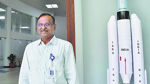 இஸ்ரோ தலைவராக விஞ்ஞானி நாராயணன் பொறுப்பேற்பு