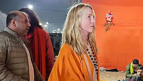 மகா கும்​பமேளா​வில் பங்கேற்க வந்த ஸ்டீவ் ஜாப்ஸ் மனைவி லாரன் பவ்லின் 20 நாள் முகாம் திடீர் ரத்து