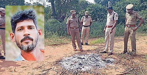 கொலை செய்யப்பட்ட இடத்தைப் பார்வையிடும் கடலூர் மாவட்ட கண்காணிப்பாளர் ஜெயக்குமார் உள்ளிட்டோர். (உள்படம்)  கதிர்காமன்.