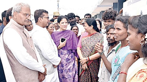 ஊரக வளர்ச்சித் துறை மூலம் மேற்கொள்ளப்படும் திட்டப் பணிகள்: கரசங்காலில் நாடாளுமன்ற நிலை குழுவினர் ஆய்வு