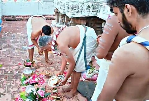 திருச்செந்தூர் சுப்பிரமணிய சுவாமி கோயிலில் மூலவர், சண்முகர் உள்ளிட்ட விமானங்களுக்கு பாலாலயம் பூஜை  நடைபெற்றது.  