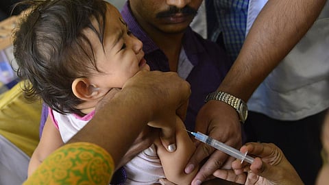 குழந்தைகளுக்கு இலவச தடுப்பூசி வழங்கும் திட்டம் விரிவாக்கம்: தனியார் மருத்துவமனைகள் விண்ணப்பிக்கலாம்