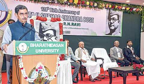 திருச்சி பாரதிதாசன் பல்கலை.யில் நேற்று நடைபெற்ற நேதாஜி பிறந்த நாள் விழாவில் பேசிய ஆளுநர் ஆர்.என்.ரவி.படம்: ர.செல்வமுத்துகுமார்