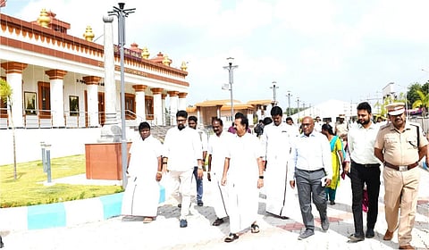 விழுப்புரம் வழுதரெட்டி பகுதியில் உள்ள ஏ.கோவிந்தசாமியின்  நினைவு அரங்கம், சமூக நீதி போராளிகளின் மணிமண்டப அரங்கில் அமைச்சர் பொன்முடி ஆய்வு செய்தார்