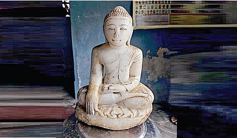 தேவரியம்பாக்கத்தில் உள்ள புத்தர் சிலை.