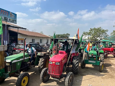 விளைபொருட்களுக்கான குறைந்தபட்ச ஆதார விலையை சட்டப்பூர்வமாக்க கோரி டிராக்டர் பேரணி @ புதுச்சேரி