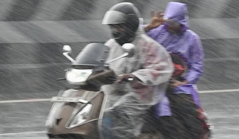 வானிலை முன்னறிவிப்பு: தூத்துக்குடி, நெல்லை, குமரியில் நாளை கனமழைக்கு வாய்ப்பு