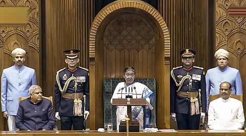 நாடாளுமன்ற பட்ஜெட் கூட்டத் தொடரை தொடங்கி வைத்து உரை நிகழ்த்தும் குடியரசு தலைவர் திரவுபதி முர்மு
