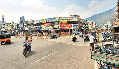 திருவண்ணாமலை அண்ணாமலையார் கோயில் மாட வீதி.