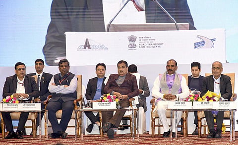 தேசிய நெடுஞ்சாலைகளின் தரம், பாதுகாப்பை மேம்படுத்த அதிக முக்கியத்துவம்: நிதின் கட்கரி