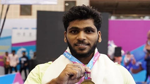 தேசிய விளையாட்டு போட்டி: 3-வது முறையாக தங்கம் வென்றார் தமிழக வீரர் அஜித்