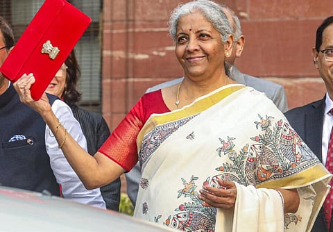 நிர்மலா சீதாராமனின் ‘பட்ஜெட் நாள்’ சேலையின் நெகிழ்ச்சிப் பின்னணி கதை!