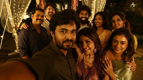 திரைப் பார்வை: ரிங்.. ரிங்.. | உன் ஸ்மார்ட் போன் கொடு! நீ யாரென்று சொல்கிறேன்!
