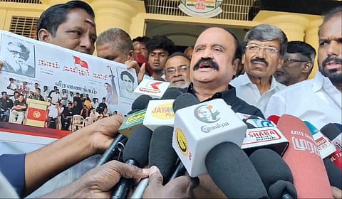 ஈரோட்டில் செய்தியாளர்களைச் சந்தித்த புகழேந்தி