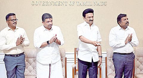 955 அரிய உள்ளடக்கங்கள் இடம்பெற்றுள்ள கலைஞர் கருவூலம் சிறப்பு இணையதள பக்கம்: முதல்வர் தொடங்கினார்