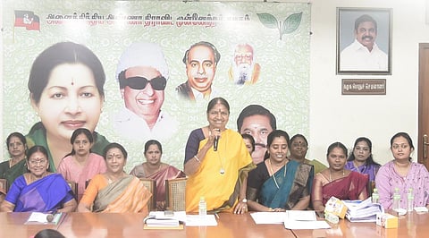 திமுக ஆட்சி தாக்கத்தால் பெண்களுக்கு தற்காப்பு பயிற்சி: அதிமுக மகளிரணி கூட்டத்தில் தீர்மானம்