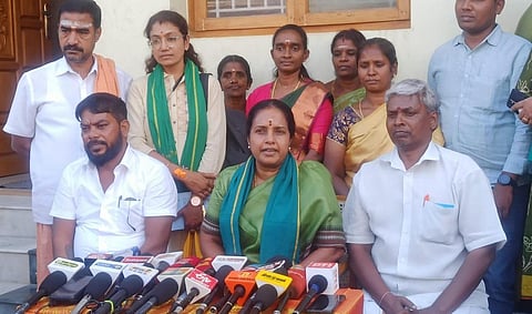 கோயில் பூஜைகளில் தமிழுக்கு முக்கியத்துவம் அளிக்க வேண்டும்: வானதி சீனிவாசன் வலியுறுத்தல்