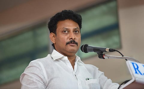 மாணவி பாலியல் வன்கொடுமை வழக்கில் தொடர்புடைய ஆசிரியர்களின் கல்வி சான்றுகள் ரத்து: அமைச்சர் தகவல்