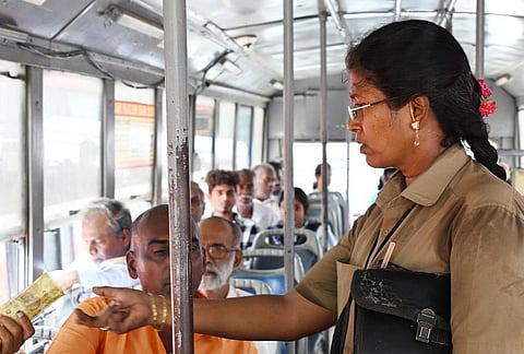 பெண் நடத்​துநருக்கான பணிக்கு உயரம் குறைப்பு