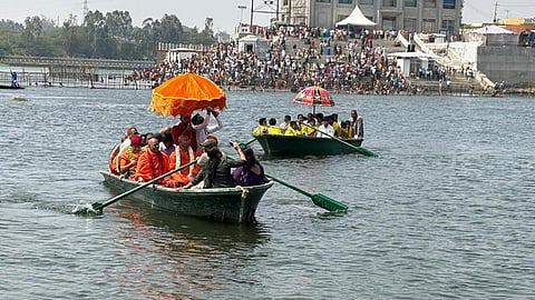 கர்நாடகாவில் 3 நாள் கும்பமேளா: ஆயிரக்கணக்கில் குவிந்த பக்தர்கள்
