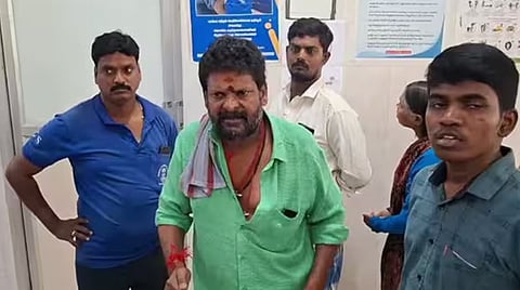 போரூர் அரசு மருத்துவமனையில் மருத்துவர்கள் இல்லாததை கண்டித்து நடிகர் கஞ்சா கருப்பு போராட்டம்