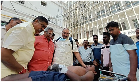 புதுச்சேரியில் அரசுப் பள்ளியில் சுவர் இடிந்து விழுந்து 3 குழந்தைகள் காயம்