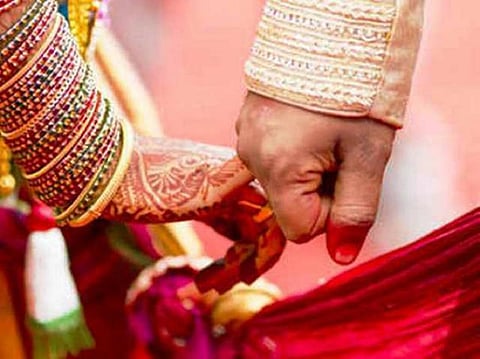 இந்து அல்லாத வெளிநாட்டினர் உடனான திருமணங்களை சிறப்பு திருமண சட்டத்தில் பதிய ஐகோர்ட் உத்தரவு 