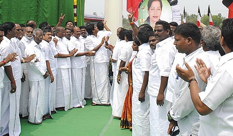 விழுப்புரம் மாவட்டத்தை மீண்டும் கலைத்துப் போட்ட திமுக! - அதிமுக வரவான லட்சுமணனுக்கு அடித்தது யோகம்