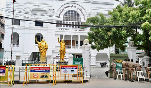தேர்தலுக்குத் தயாராகும் அதிமுக: 82 மாவட்ட பொறுப்பாளர்களை நியமித்து இபிஎஸ் உத்தரவு!