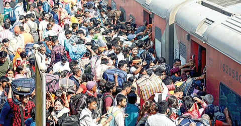 டெல்லி கூட்ட நெரிசலில் சிக்கி உயிரிழந்தோர் குடும்பத்தினருக்கு தலா ரூ.10 லட்சம் ரொக்கமாக வழங்கிய ரயில்வே