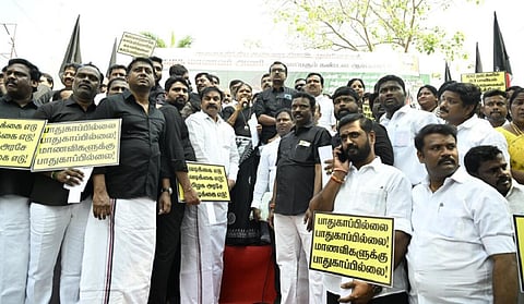 “அதிமுக ஆட்சிக்கு வந்தால்தான் பாலியல் அத்துமீறல்களுக்கு முற்றுப்புள்ளி!” - ஆர்ப்பாட்டத்தில் பா.வளர்மதி பேச்சு