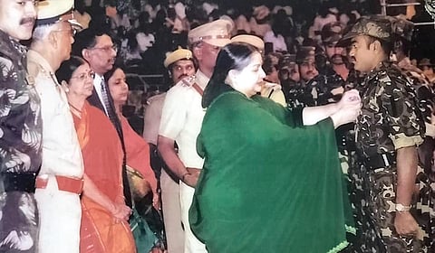 ‘பரிசுன்னு சொல்லி பாழான மனைகளை எங்க தலையில கட்டிட்டாங்க!’ - விசும்பும் வீரப்பன் வேட்டையில் ஈடுபட்ட அதிரடிப்படையினர்