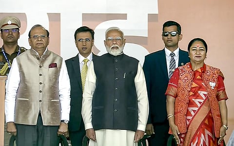 டெல்லி முதல்வராக பதவியேற்றார் ரேகா குப்தா