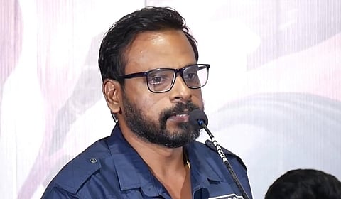 “பெண்களை கடவுளாகப் பார்க்கும் சமூகம் மிகவும் ஆபத்தானது” - இயக்குநர் ராஜூமுருகன்