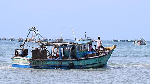 தமிழக மீனவர்கள் 32 பேர் கைது - இலங்கையை கண்டிக்க மத்திய அரசுக்கு வாசன் வலியுறுத்தல்