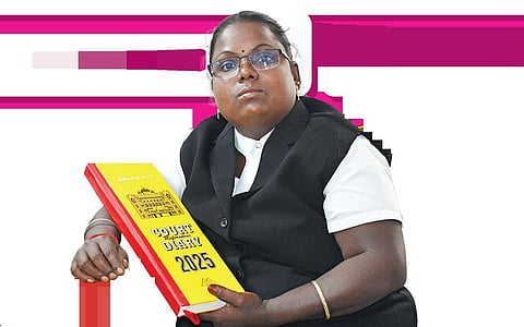 இருளர் சமூகத்தின் முதல் பெண் வழக்கறிஞர் - தடைகளைத் தாண்டி சாதித்த காளியம்மாள் | முகங்கள்